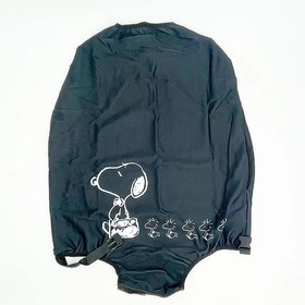 スヌーピーのシンプルで使いやすいブラックのスーツケースカバー。スーツケースを汚れや雨から守り、出張でも旅行でも大活躍！