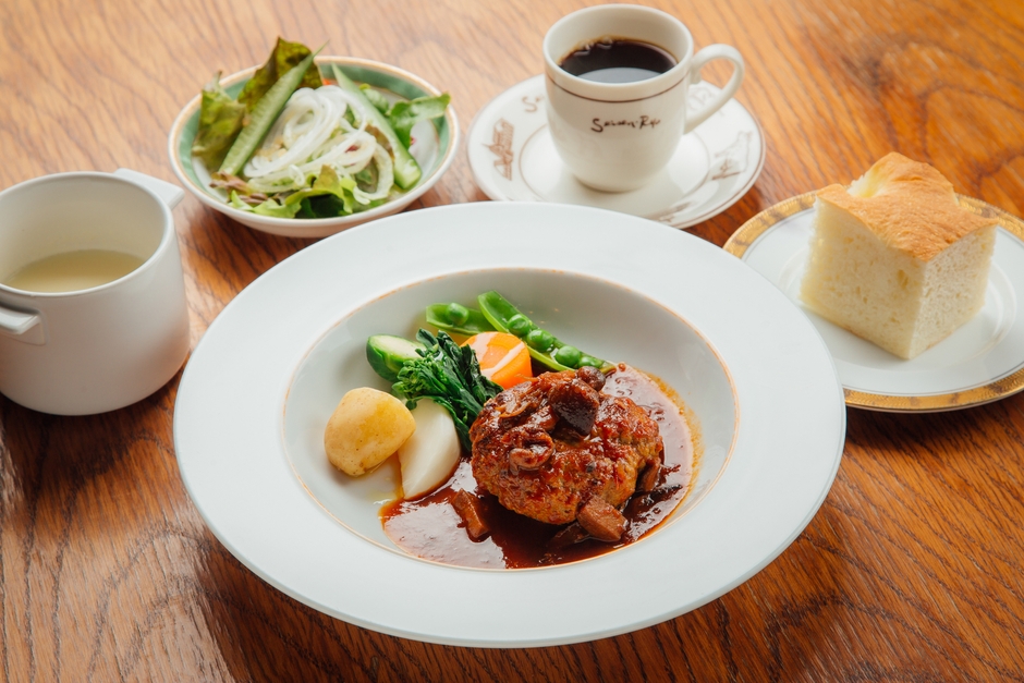 清泉寮ハンバーグセット