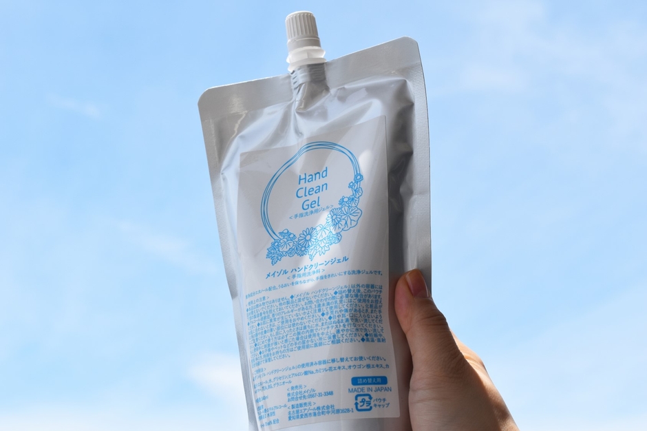 お得な詰め替え用(内容量:340ml/販売価格:¥1,430)が新発売。