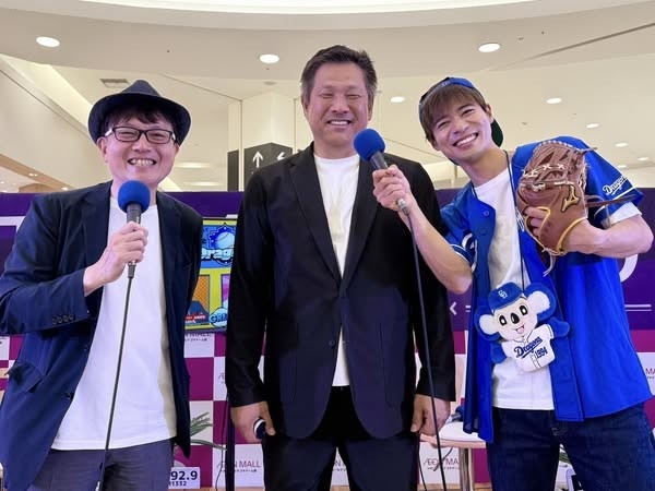 「TOKAI RADIO公開収録 Live Dragons! atイオンモールナゴヤドーム前」に出演した辻本達規と、ガッツナイター解説者・山﨑武司、TOKAI RADIO アナウンサー源石和輝(2025年5月17日実施)