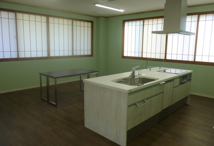 「雲南ケアセンターそよ風」生活リハビリ用アイランドキッチン