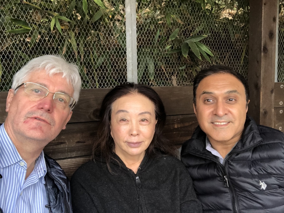 プロデューサー トニー、監督 大山千賀子、エグゼクティブプロデューサー Ajay Nehra