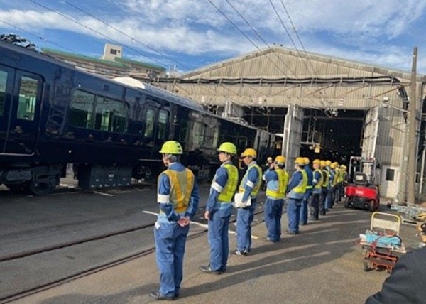 関係者が出迎え（かしわ台車両センター）