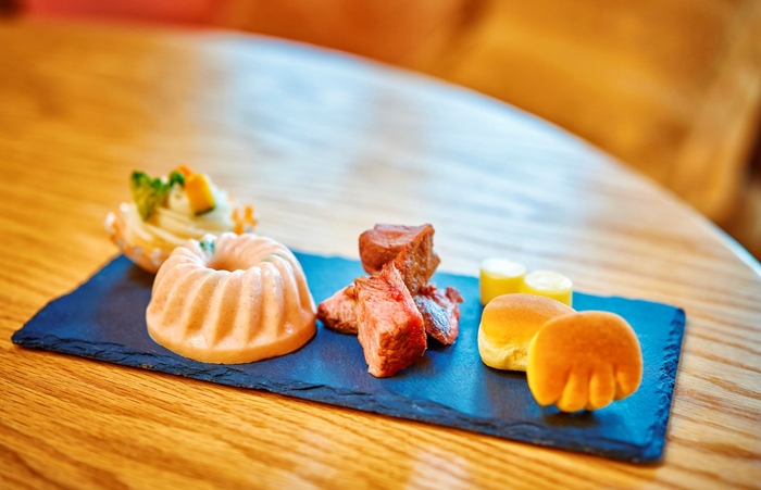 ▲オプション　淡路島の特産品を大満喫！5品ワンプレートディナー／6,655円（税・サ込）