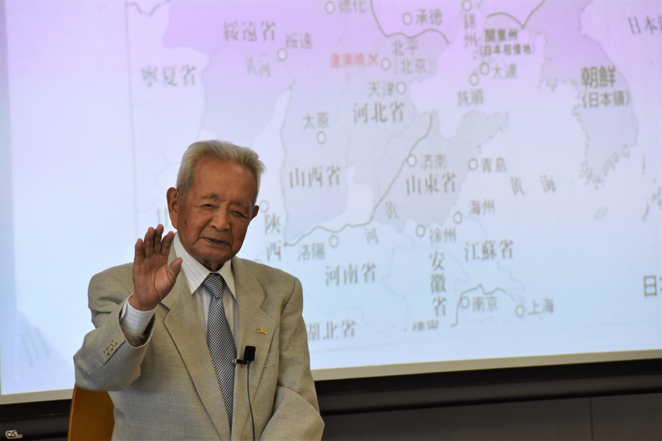 特別授業で講演した橋本さん