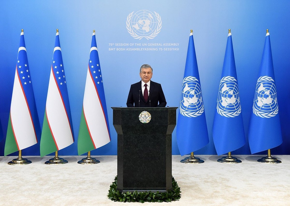 国連総会で演説するミルジヨーエフ大統領