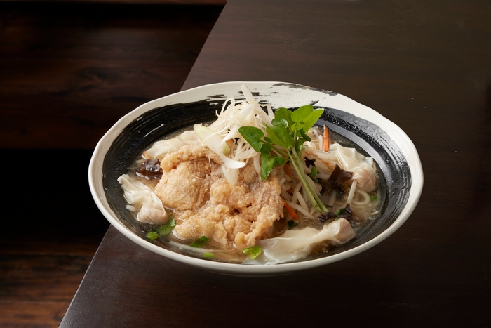【函館麺厨房あじさい】「北海道産牛豚あいびき特塩雲呑麺」