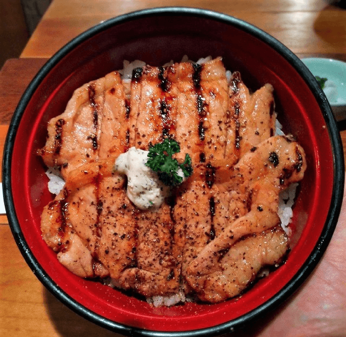 三重名物　トンテキ丼