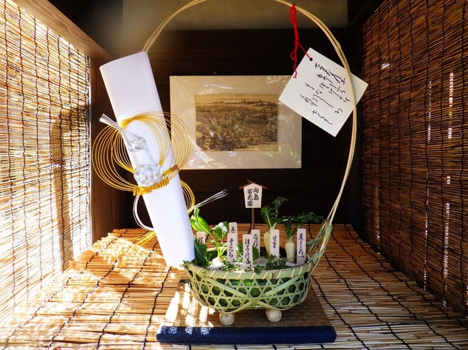 献上七草籠の展示(昨年度の様子)