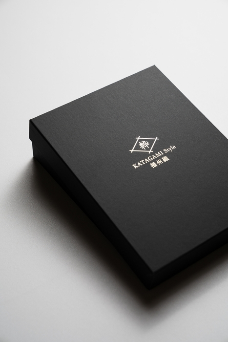 箔をあしらった箱　2