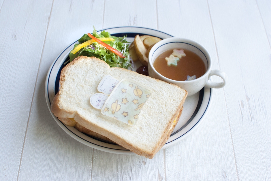 ほわころちゃん・むくちゃんのおやすみピザトースト　1,093円(宇宙柄) 2