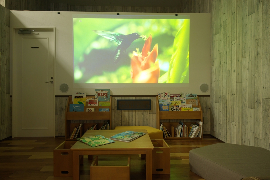 絵本&スクリーンコーナー