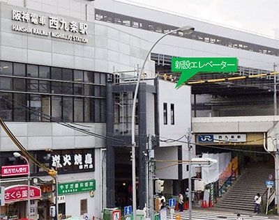 新設エレベーター(写真中央)