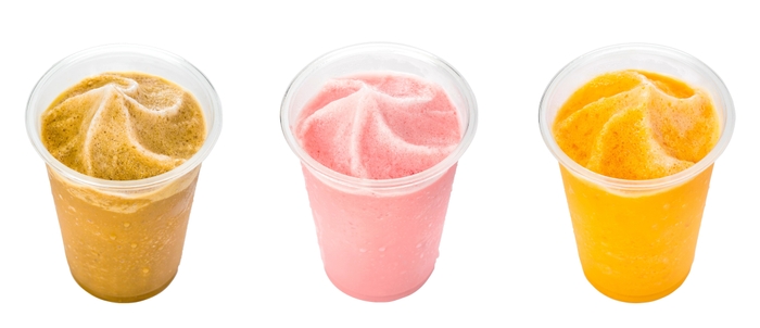 (左)カフェラテ・フラッペ (中央)ベリーベリーミルク・スムージー (右)マンゴーミルク・スムージー