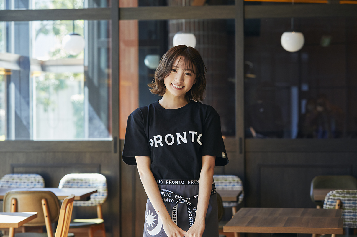 プロント、4月からの新しいロゴでカフェタイムのユニフォームを一新