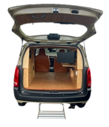 外装カスタムが並ぶ中で、
“中身”だけを作り続ける会社がある