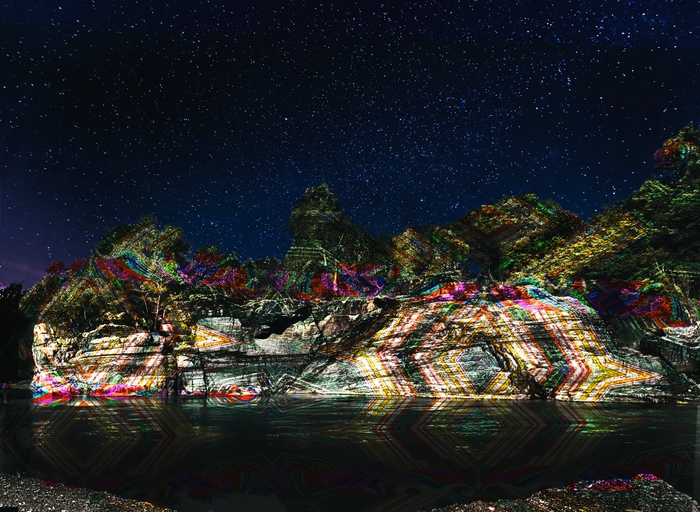 『光の長瀞 ~国の名勝 岩畳にデジタル掛け軸を~』イメージ