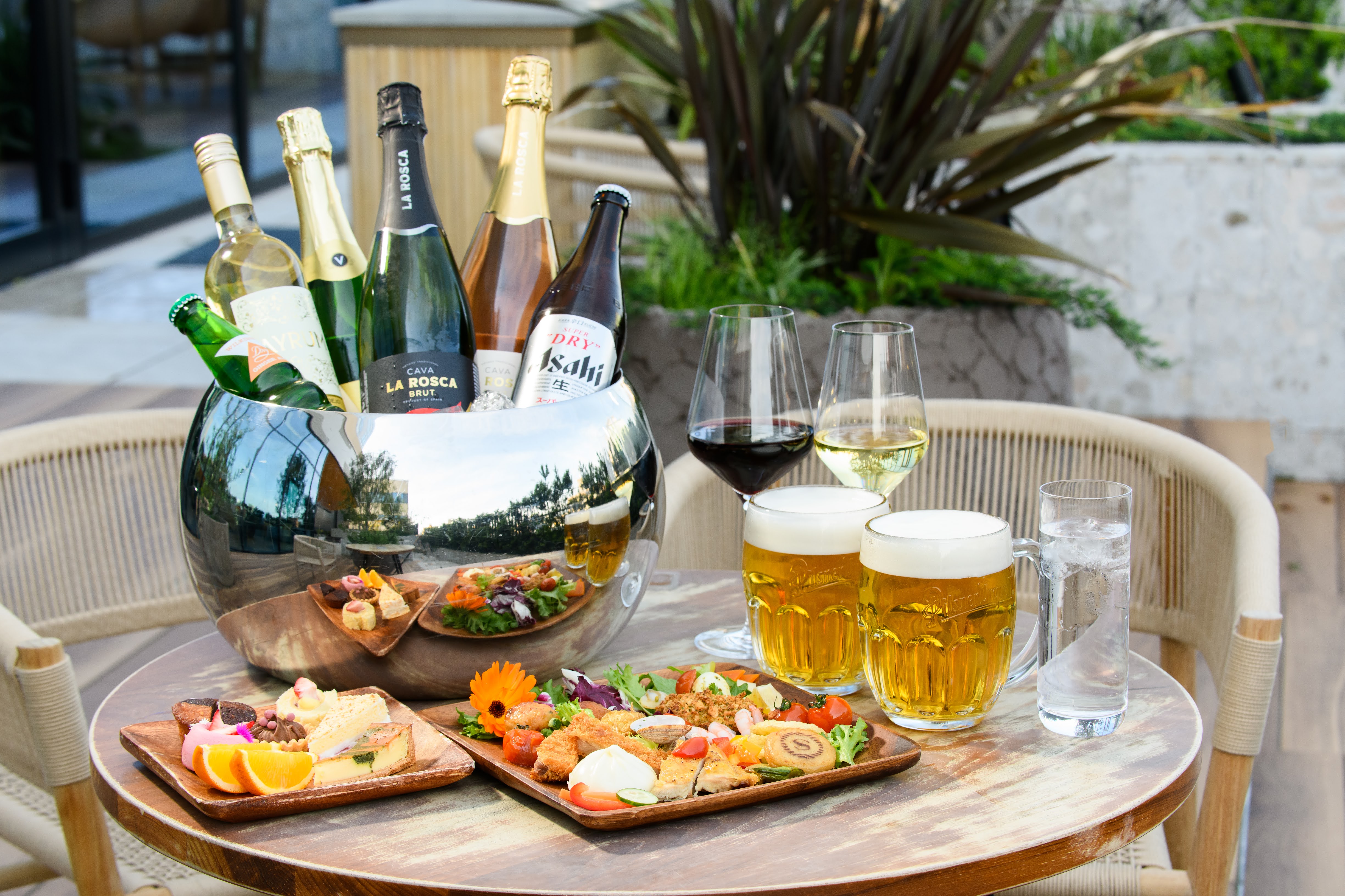 開放的な夜空の下で!シェラトンビアガーデン登場