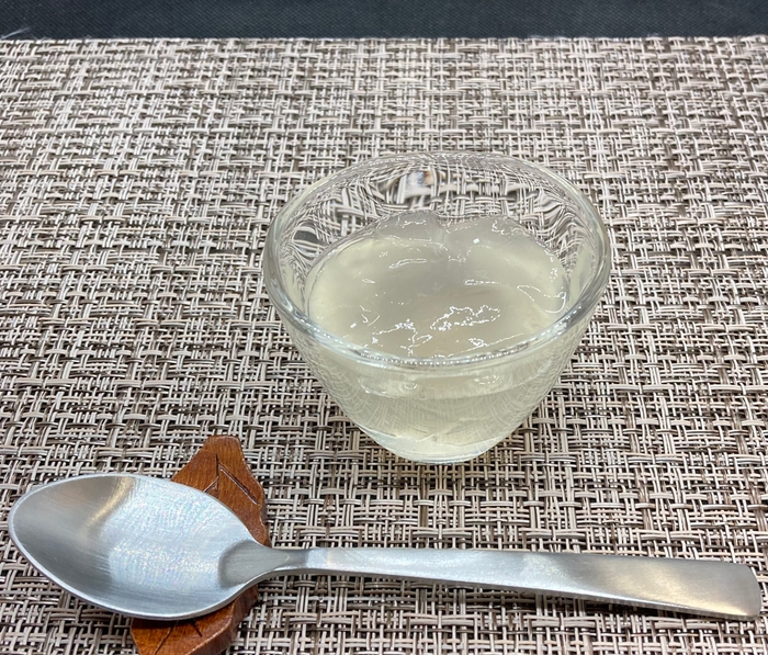 先付のお菓子:わらび餅、青梅(城州白)のシロップ漬け