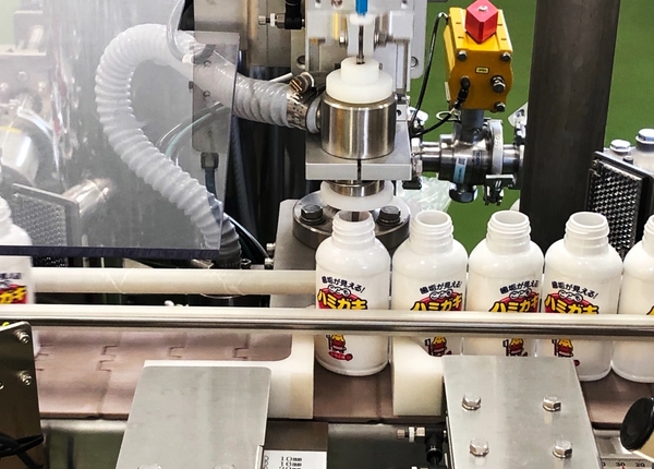 丹平製薬株式会社・門司工場内で製品が生産される様子