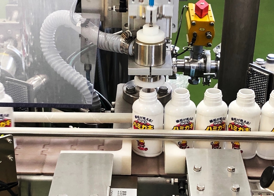 丹平製薬株式会社・門司工場内で製品が生産される様子