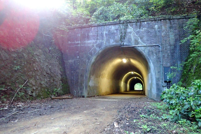 こちらが小峰隧道。夜はちょっと怖そうですね
