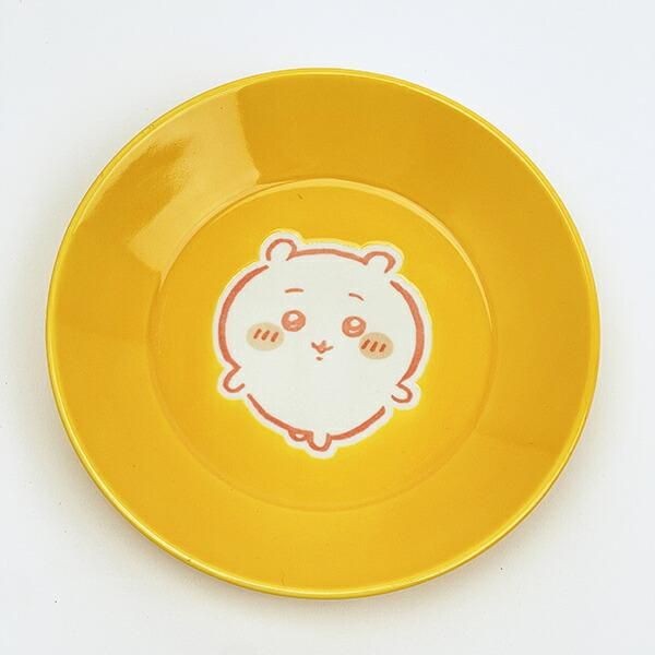 ちいかわのプレートのほわほわデザインは反則級なかわいさです。楽しいカラーリングで食卓をより華やかになります。