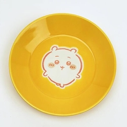 ちいかわのプレートのほわほわデザインは反則級なかわいさです。楽しいカラーリングで食卓をより華やかになります。