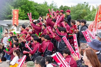 応援に駆け付けたラグビー部員(ナゴヤドーム前写真部Freude提供写真)