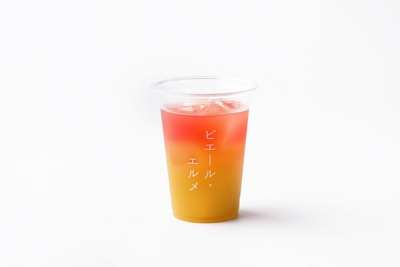 パイナップル＆ハイビスカスのジュース　715円／702円