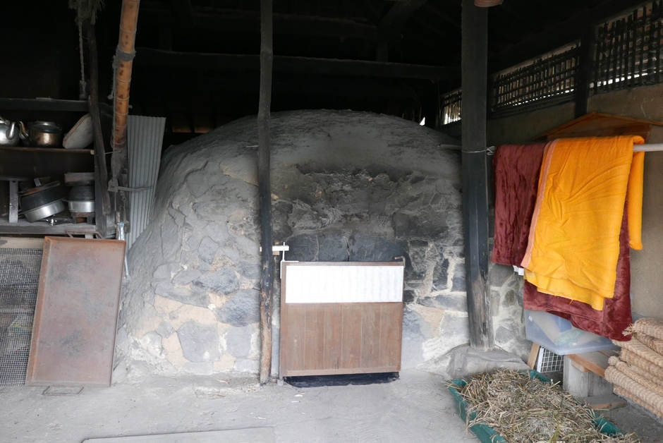 写真1 岸見の石風呂(2019年筆者撮影)