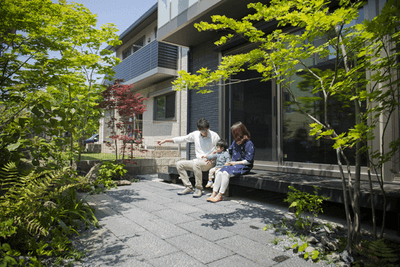 「5本の樹」計画に基づいて植栽が施された積水ハウスの戸建住宅の事例
