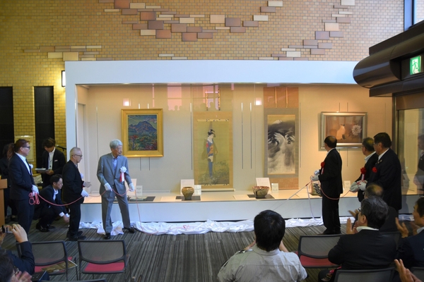 除幕式で作品を披露