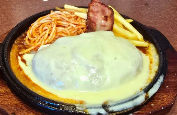 【50周年記念でチーズ50%増量】背徳のやりすぎチーズハンバーグを名古屋⽼舗ハローキッドが限定発売