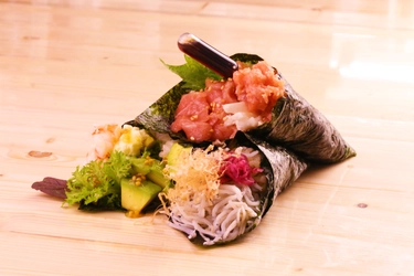 【グルメ手巻き寿司】を食べ歩き・テイクアウトStyleで！ 江ノ島新名物『江ノ前　まきたて屋』が新規オープン