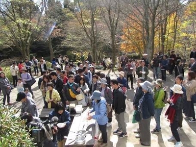 スープの振舞いの様子(昨年度)