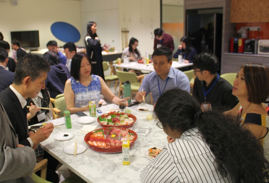 Synergix社従業員とMJS訪問者の交流会を行い、さまざまな意見交換がなされた