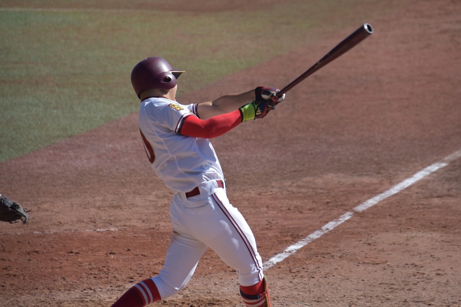 ２点タイムリー三塁打を放つ山蔭主将