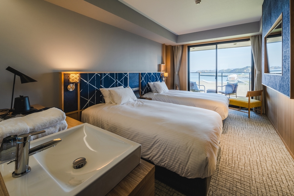 スーペリアツインルーム 瀬戸内海ビュー&バルコニー付き