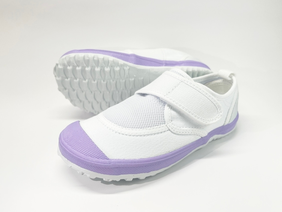 子どもの足を守る上履き「教育パワーシューズ」