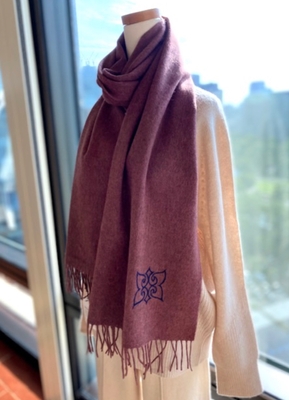 フラワー 繁栄と豊かさへの祈り。温かみあふれる華やかな文様