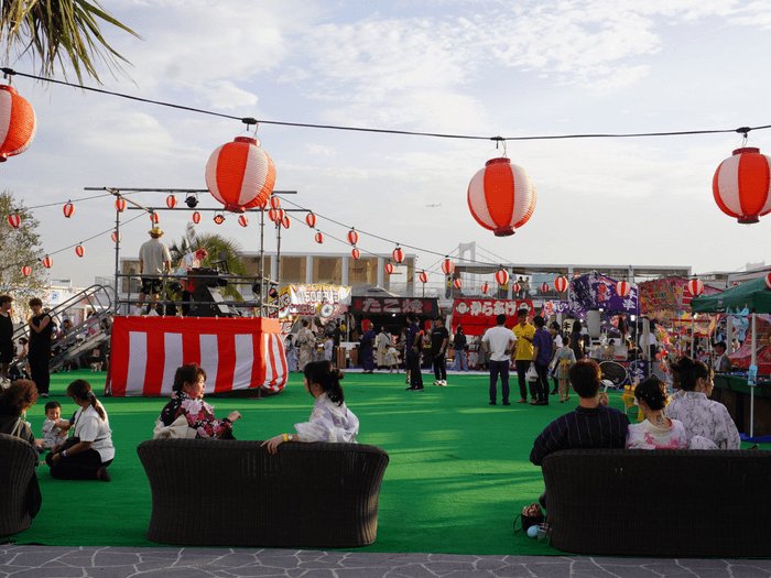 昔ながらの縁日を想起させる夏祭り