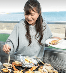 豪快に焼くのが浜焼きスタイル