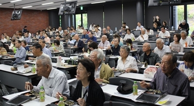 令和7年（2025年）の市民公開講座で近大アンチエイジング弁当を提供した様子