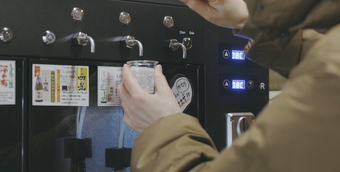 新型コロナウイルス感染症予防対策で試飲は地酒サーバーからお好みを♪