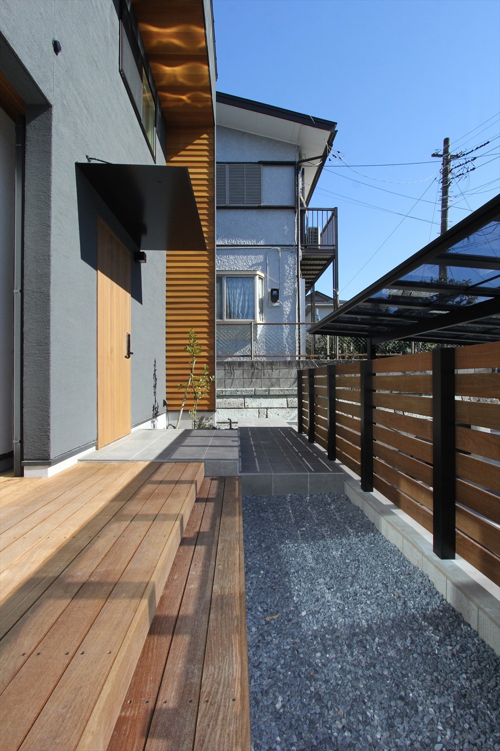 【注文住宅の施工事例】吹き抜けと続き土間がつなぐ「内と外」。開放感あふれるZEH仕様の2階建てM様邸が完成