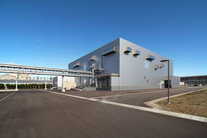 富士フイルム富山化学　国内初の商業生産に対応したリポソーム製剤工場が701工場が竣工