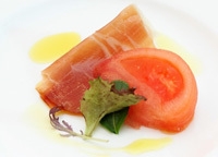 4月 ハモンセラーノの トマト添え