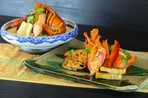 左：オマール海老の具足煮　右：オマール海老の木の芽焼き