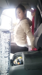 トラックで腰痛改善！？プロドライバーにトラック内での 骨盤矯正トレーニングプログラムを月1で提供　 サイショウ・エクスプレス×おしりリセット(R)メソッド